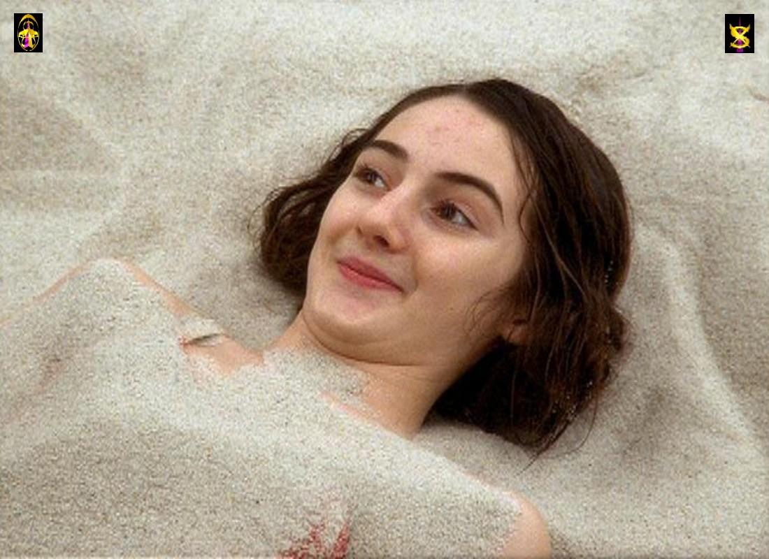 NATURAL WONDER GIRLS! XITV Hannah Taylor - Gordon! Anne Frank Gets It!