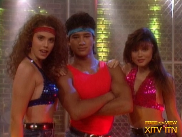  XITV FREE <> VIEW� Saved By The Bell! Starring Elizabeth Berkley, Tiffani Amber Thiessen, and Lark Voorhies! XITV Is Must See TV! 